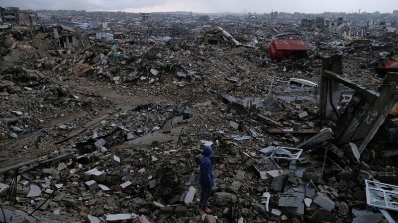 إذاعة الجيش الإسرائيلي تعلن نبش أكثر من 200 قبر في غزة بحثا عن جثة آخر أسير (صور)