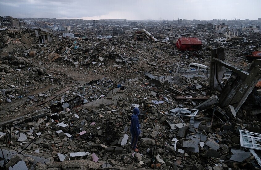 إذاعة الجيش الإسرائيلي تعلن نبش أكثر من 200 قبر في غزة بحثا عن جثة آخر أسير (صور)