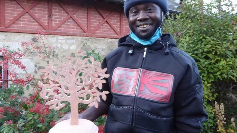 فرنسا.. مقتل مهاجر موريتاني أثناء احتجازه يفجر غضبا عارما في باريس (فيديوهات)