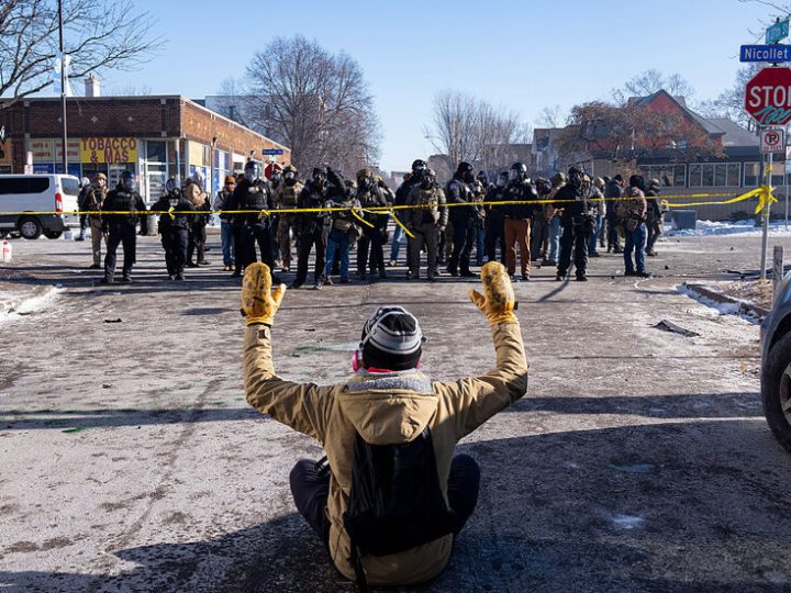 تحقيق لـ FBI في مجموعات دردشة على “سيغنال” يشتبه باستخدامها لعرقلة عمل سلطات الهجرة