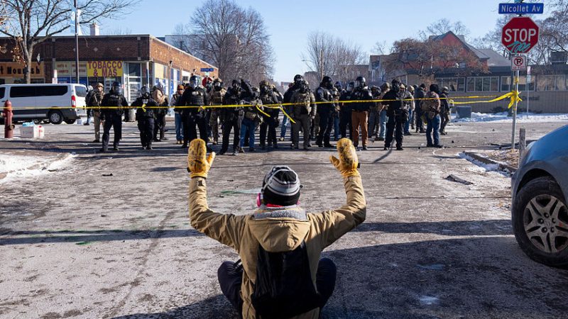 تحقيق لـ FBI في مجموعات دردشة على “سيغنال” يشتبه باستخدامها لعرقلة عمل سلطات الهجرة