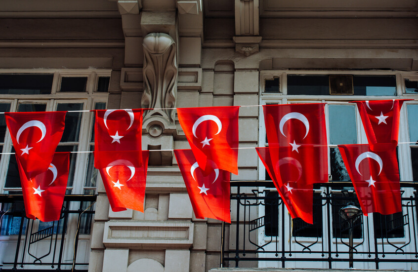 محافظة تركية تحظر التظاهرات المؤيدة للأكراد على الحدود مع سوريا