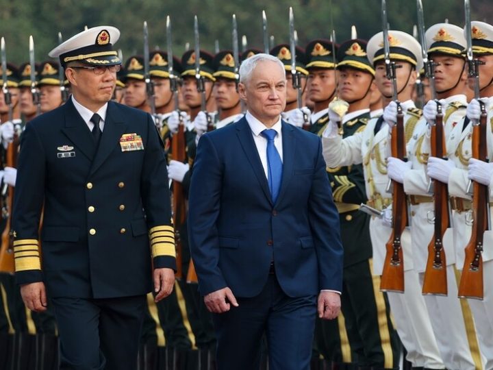 وزيرا دفاع روسيا والصين يؤكدان مواصلة تطوير التعاون بين جيشي البلدين