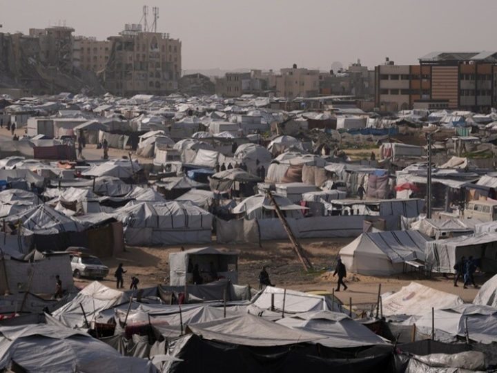 صحة غزة: 20 ألف مريض ينتظرون السماح لهم بالسفر للعلاج خارج القطاع