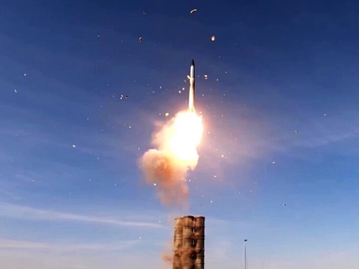 الدفاع الروسية تفيد بتدمير 18 مسيرة جوية معادية فوق مناطق روسية