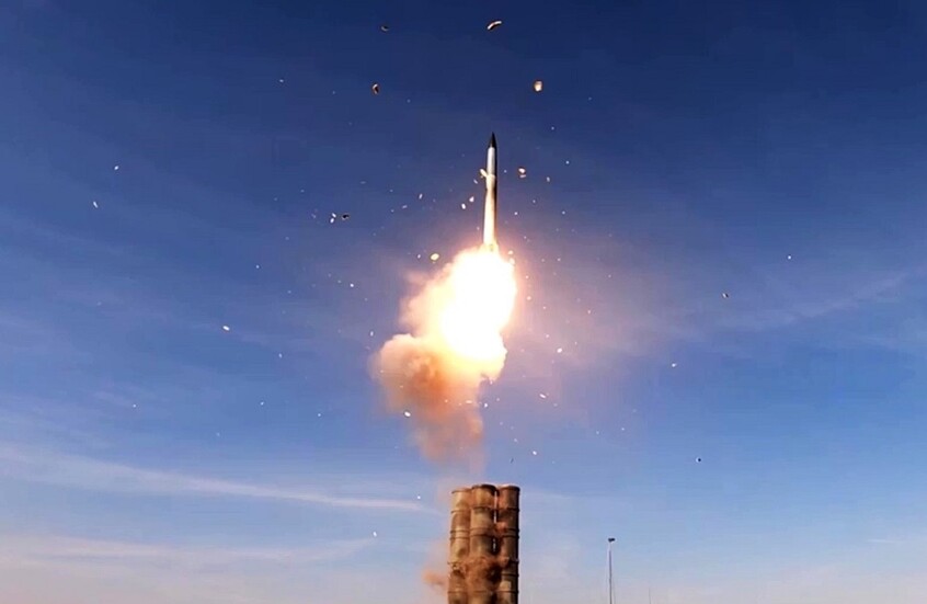 الدفاع الروسية تفيد بتدمير 18 مسيرة جوية معادية فوق مناطق روسية