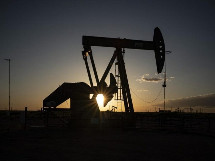 أسعار النفط العالمية ترتفع بأكثر من 2% وتتجاوز حاجز 67 دولارا