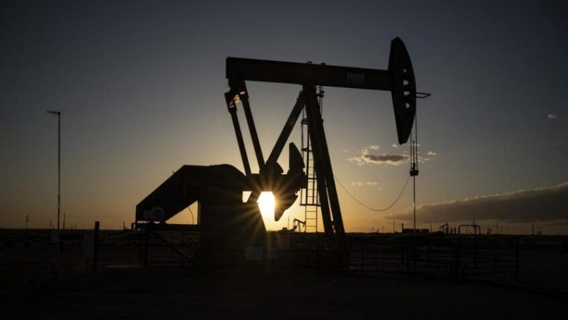 أسعار النفط العالمية ترتفع بأكثر من 2% وتتجاوز حاجز 67 دولارا