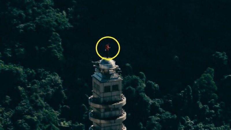 خطوة انتحارية.. “العنكبوت” يتسلق مبنى “تايبيه 101” من دون حبال في بث مباشر