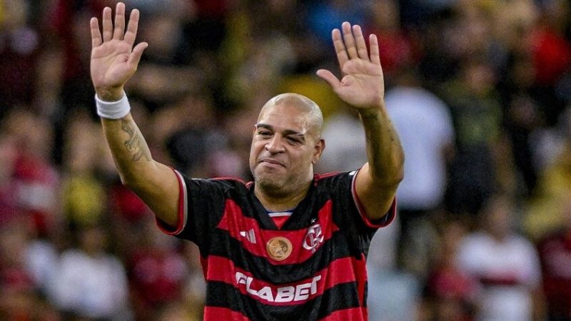 أيها الوغد.. “الإمبراطور” أدريانو يحذر محتالا سرق أموال والدته (فيديو)