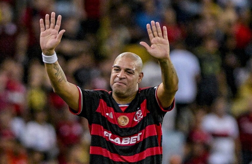 أيها الوغد.. “الإمبراطور” أدريانو يحذر محتالا سرق أموال والدته (فيديو)