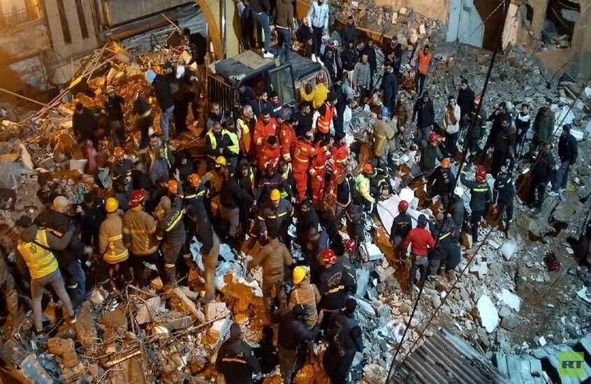 لبنان.. لحظة انتشال جثمان شابة من تحت أنقاض مبنى منهار في طرابلس بعد 4 أيام من البحث عنها (فيديو)