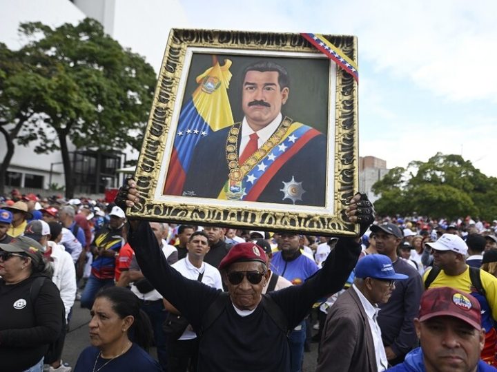 رئيس كولومبيا يدعو إلى محاكمة مادورو في فنزويلا ويكشف توقعاته من اللقاء المرتقب مع ترامب