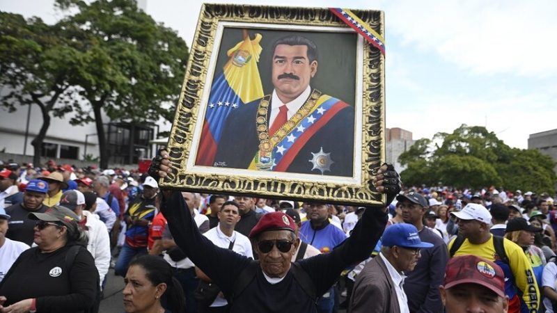 رئيس كولومبيا يدعو إلى محاكمة مادورو في فنزويلا ويكشف توقعاته من اللقاء المرتقب مع ترامب