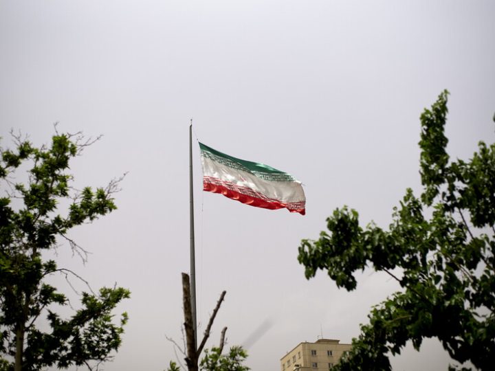 إيران تؤكد سيطرتها الكاملة على مضيق هرمز