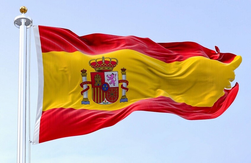 سفينة إنقاذ إسبانية ترافق ناقلة خاضعة لعقوبات أوروبية إلى المغرب