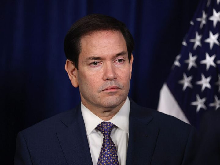 روبيو يحذر رودريغيز: مصير مادورو أمامك