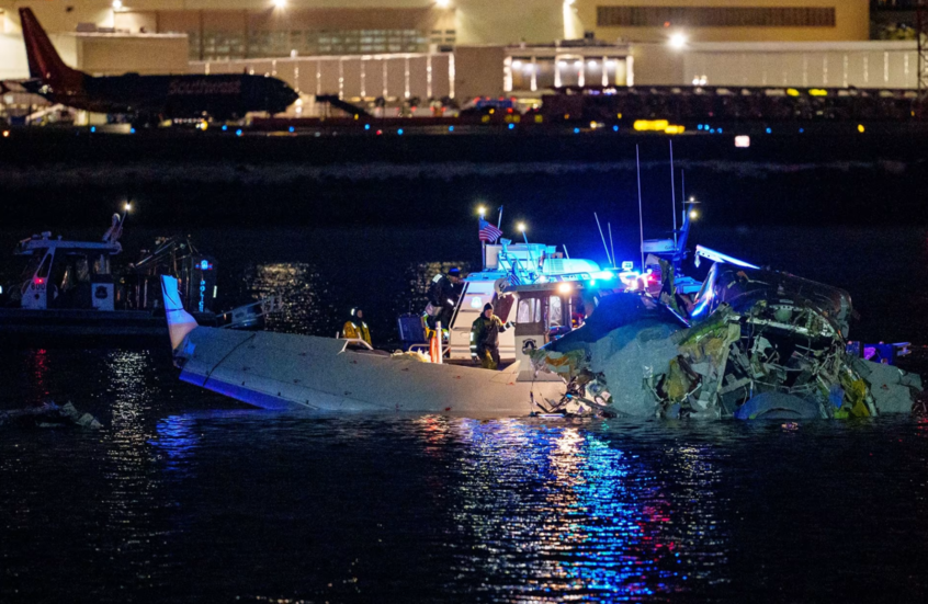 السلطات الأمريكية تكشف النقاب عن تحقيقاتها في أسوأ كارثة جوية منذ عقدين