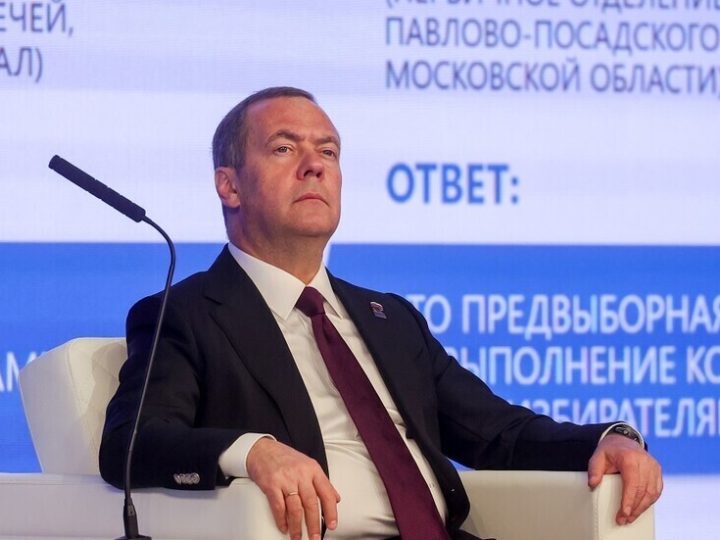 مدفيديف: من المستحيل العيش في أوروبا بسبب الطوابير للحصول على الوثائق الرسمية