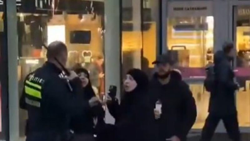 جدل واسع في هولندا بعد تداول مشاهد عنف الشرطة بحق نساء محجبات (فيديو)