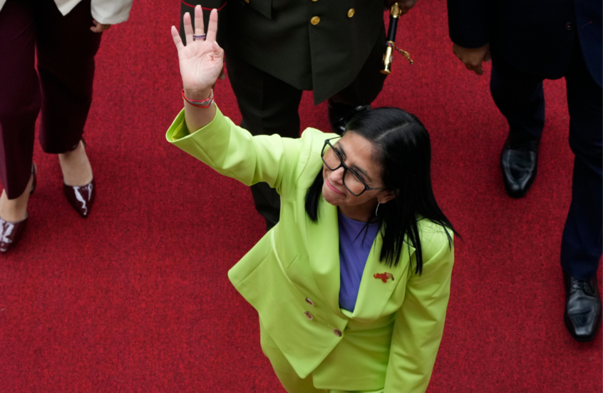 فنزويلا.. الجيش يعلن الولاء لديلسي رودريغيز