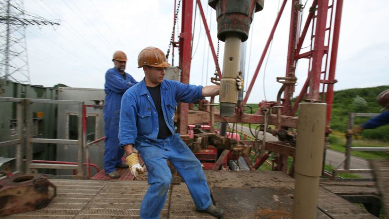 صعود أسعار النفط وسط مخاوف من قصف إيران