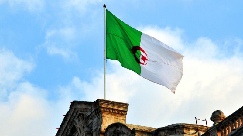 الجيش الجزائري يعلن القضاء على 3 مهربين مغاربة