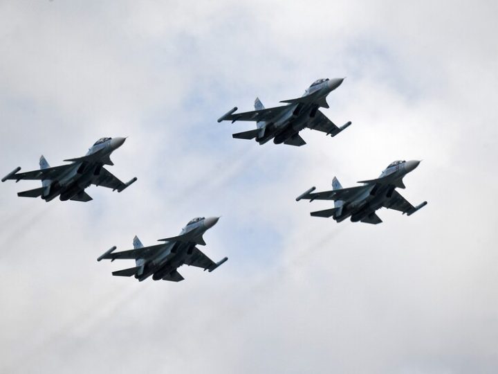 دفعة جديدة من مقاتلات “سو-30 إس إم 2” تصل إلى بيلاروس قادمة من روسيا