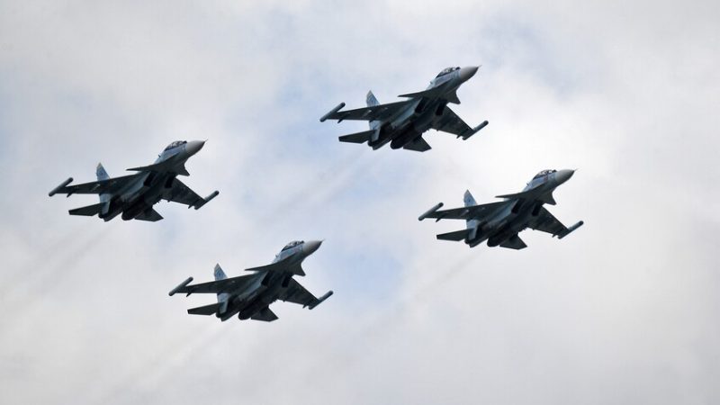 دفعة جديدة من مقاتلات “سو-30 إس إم 2” تصل إلى بيلاروس قادمة من روسيا