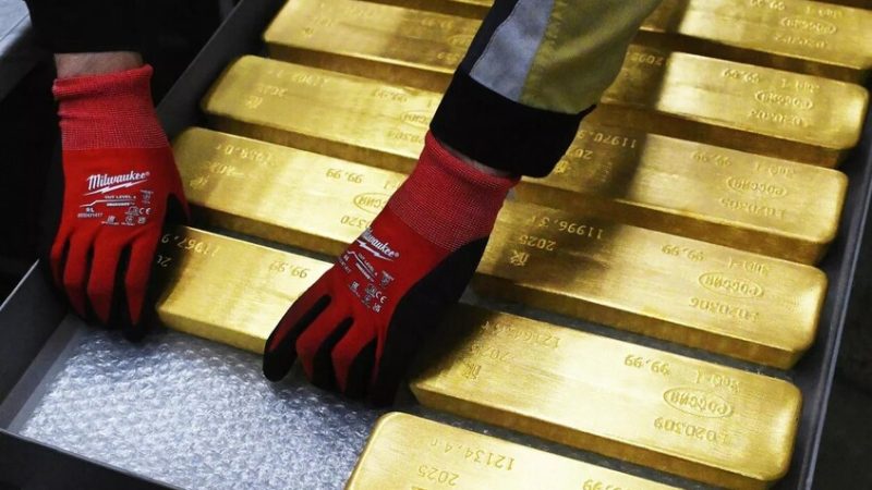 الذهب يهوي من قمته التاريخية