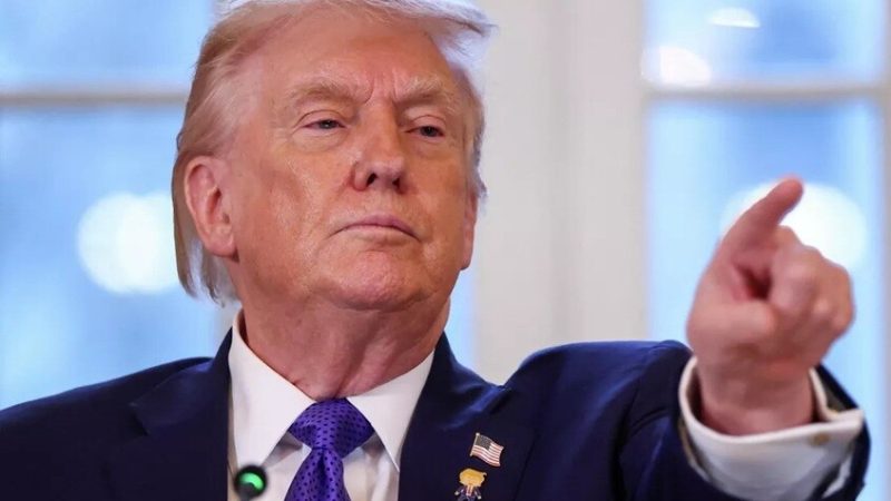 ترامب يعلن عن “تقدم كبير” في مفاوضات أوكرانيا ويثني على بوتين لوقفه القصف