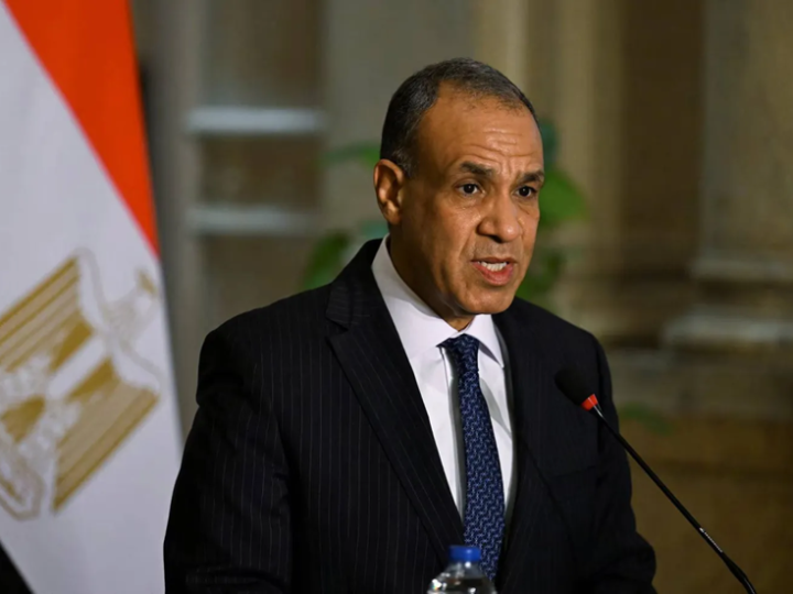 مصر تكشف عن وساطة ثلاثية لوقف التصعيد بين أمريكا وإيران