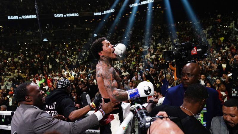 اتهامات بالشروع في الخطف والعنف والاحتجاز تلاحق ملاكما أمريكيا شهيرا