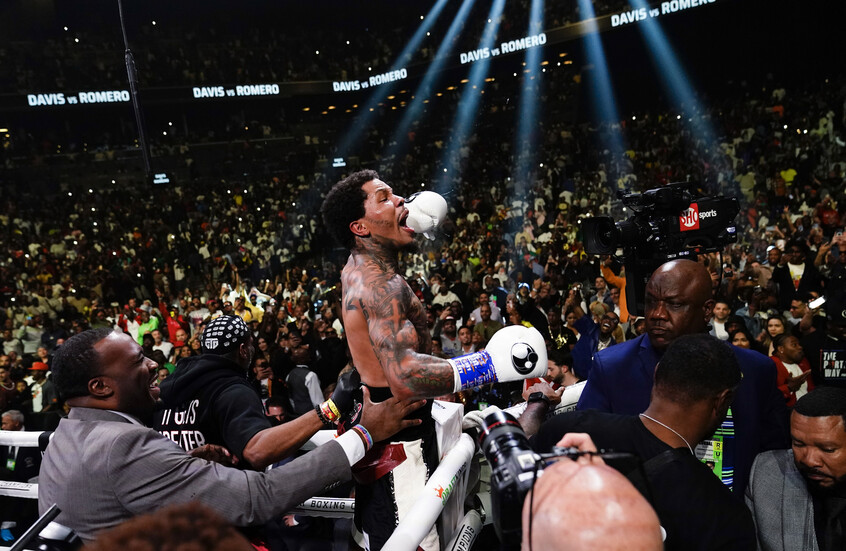 اتهامات بالشروع في الخطف والعنف والاحتجاز تلاحق ملاكما أمريكيا شهيرا