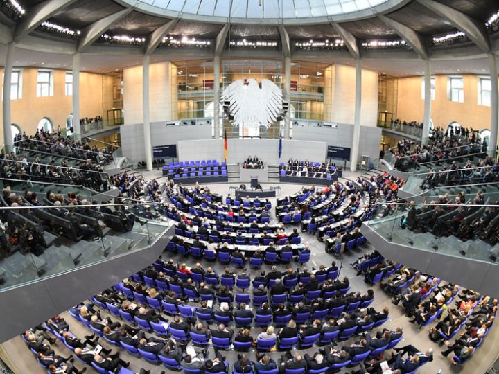 ألمانيا تعتزم تطبيق قواعد جديدة للتصدي لـ “العملاء المؤقتين”