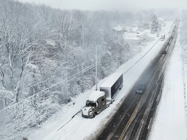 ارتفاع عدد ضحايا العاصفة الثلجية في الولايات المتحدة إلى 85 قتيلا