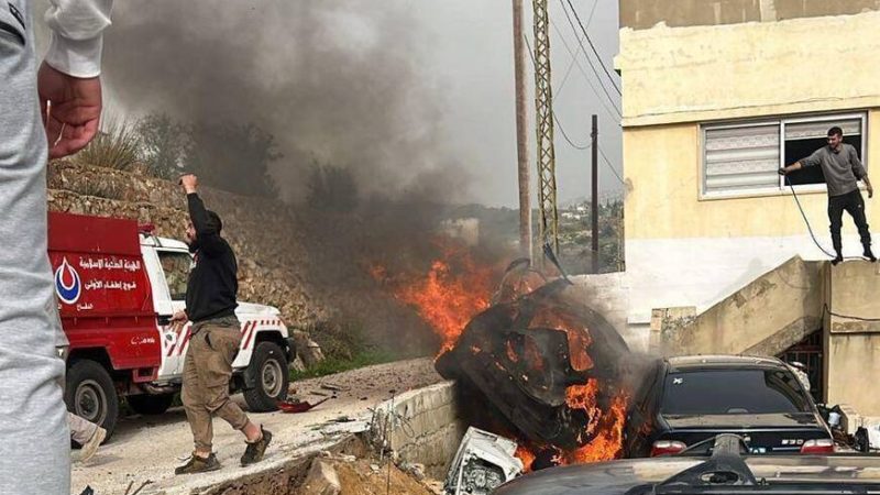 جنوب لبنان.. مقتل شخص وإصابة آخرين بهجوم مسيّرة إسرائيلية (صور)