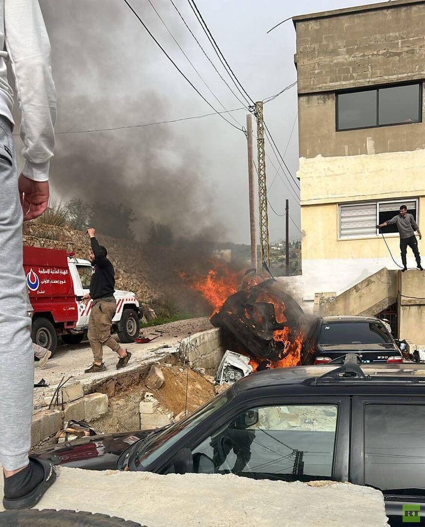 جنوب لبنان.. مقتل شخص وإصابة آخرين بهجوم مسيّرة إسرائيلية (صور)