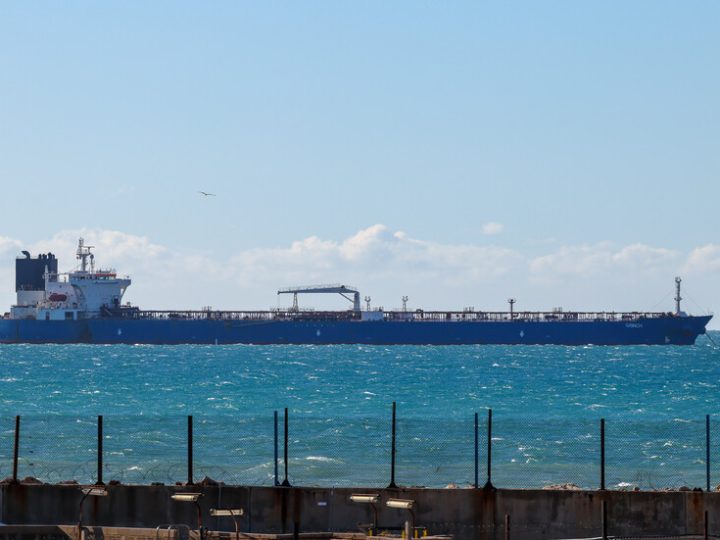 الخارجية الروسية: ناقلة “غرينش” النفطية المحتجزة في فرنسا لا صلة لها بروسيا