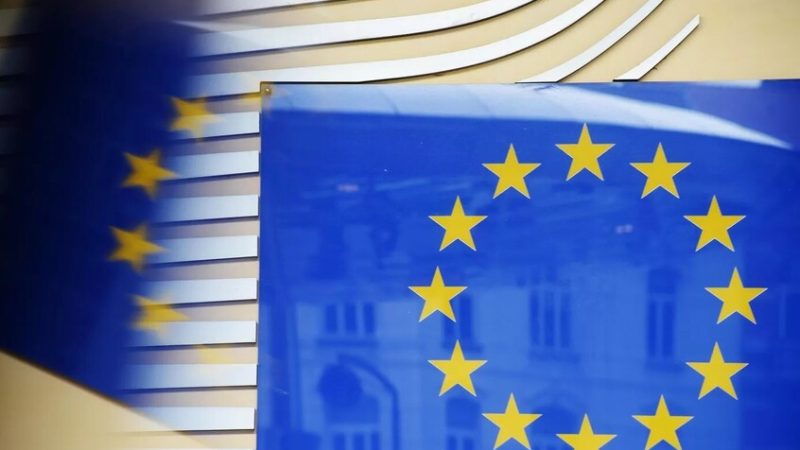 بلومبرغ: بروكسل تتجه لتشديد العقوبات ضد روسيا.. خطة لاستبدال سقف سعر النفط بحظر شامل للخدمات البحرية