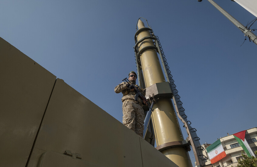 شمخاني: الرد الإيراني على أي ضربة أمريكية سيكون في عمق إسرائيل أولا وعلى دول المنطقة أن تقلق