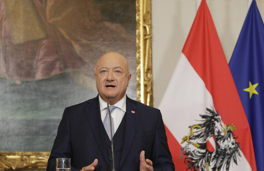 النمسا تعتزم إجراء استفتاء حول تمديد الخدمة العسكرية الإلزامية