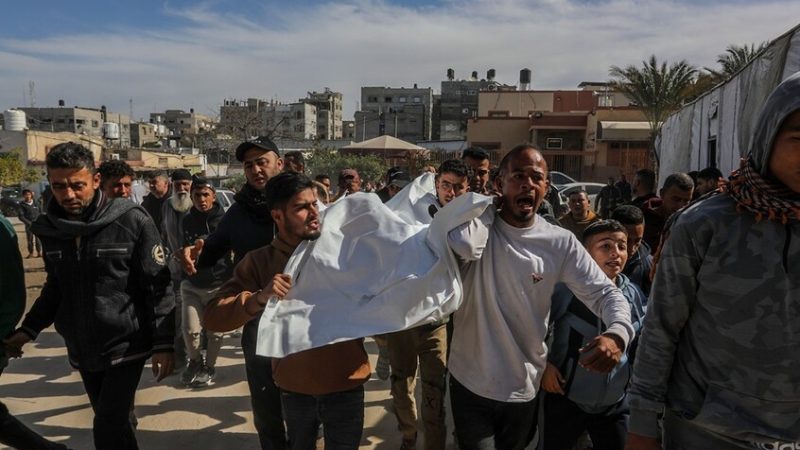 الجيش الإسرائيلي يشن غارات على غزة بزعم انتهاك وقف إطلاق النار