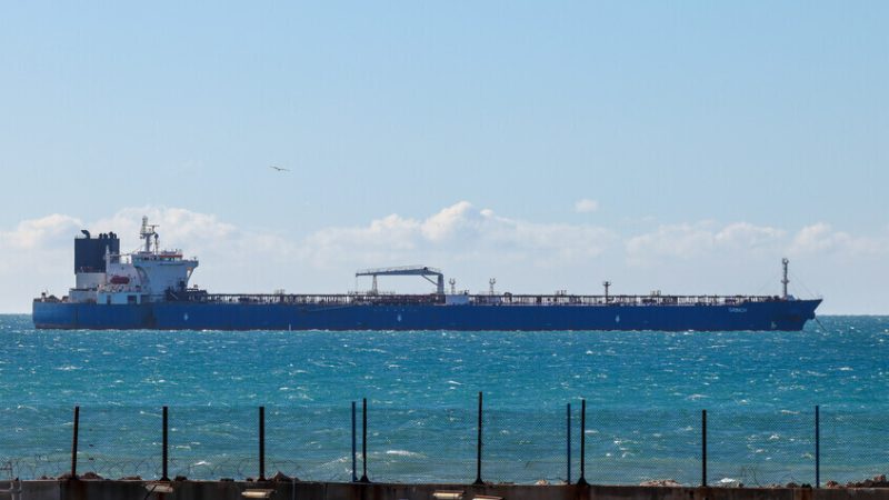 خفض حصة “ثمانية” أوبك+ الإنتاجية في فبراير بنحو 300 ألف برميل يوميا