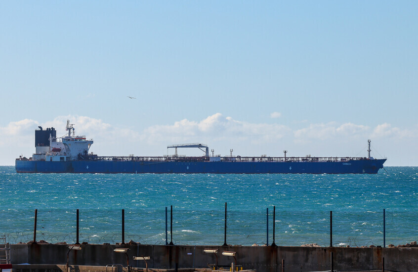 خفض حصة “ثمانية” أوبك+ الإنتاجية في فبراير بنحو 300 ألف برميل يوميا