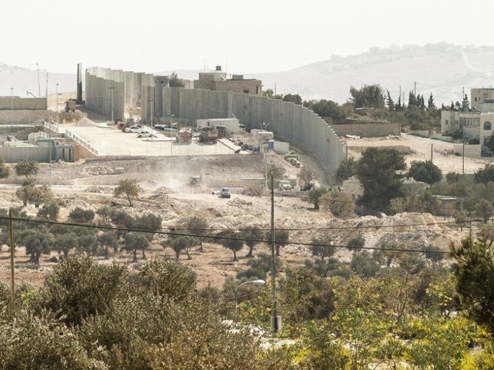 مستوطنون يقتحمون تجمع أبو النوار البدوي شرق القدس بحماية الجيش الإسرائيلي (فيديوهات)