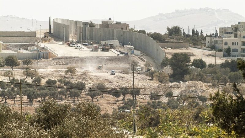 مستوطنون يقتحمون تجمع أبو النوار البدوي شرق القدس بحماية الجيش الإسرائيلي (فيديوهات)