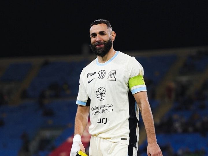 “الزعيم” يترقب تطورات أزمة.. بنزيما يتفاوض من أجل الرحيل