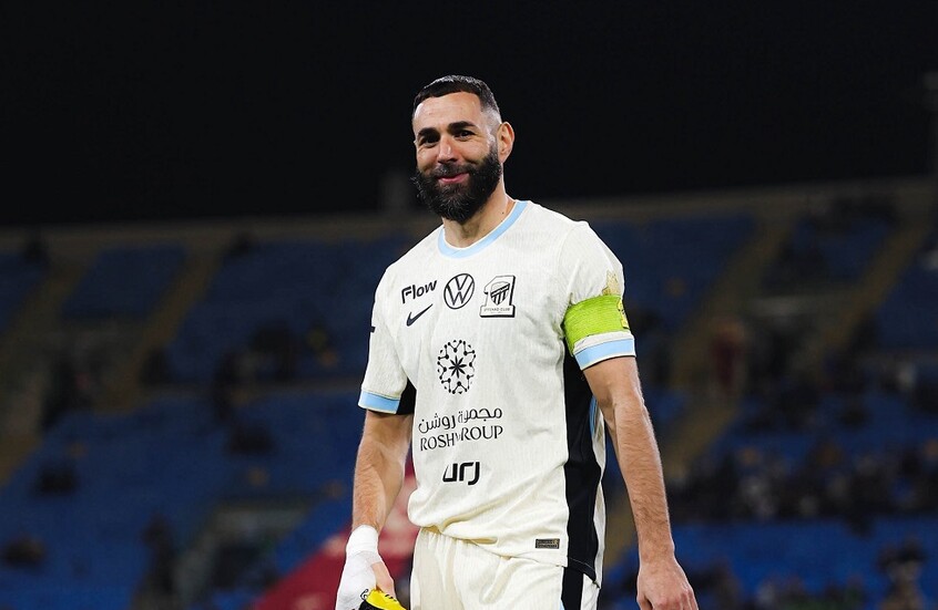 “الزعيم” يترقب تطورات أزمة.. بنزيما يتفاوض من أجل الرحيل