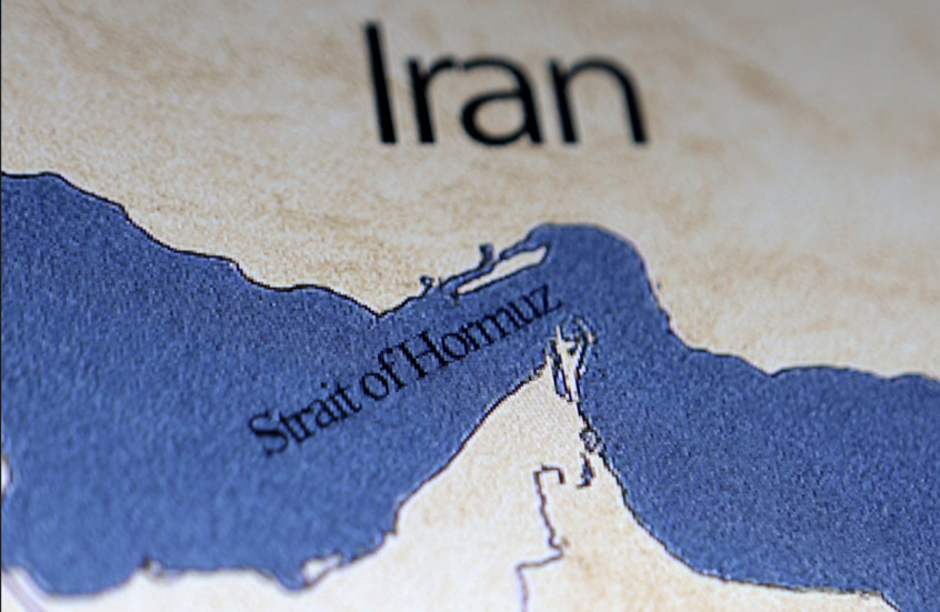 مسؤول إيراني ينفي إجراء مناورات للحرس الثوري في مضيق هرمز